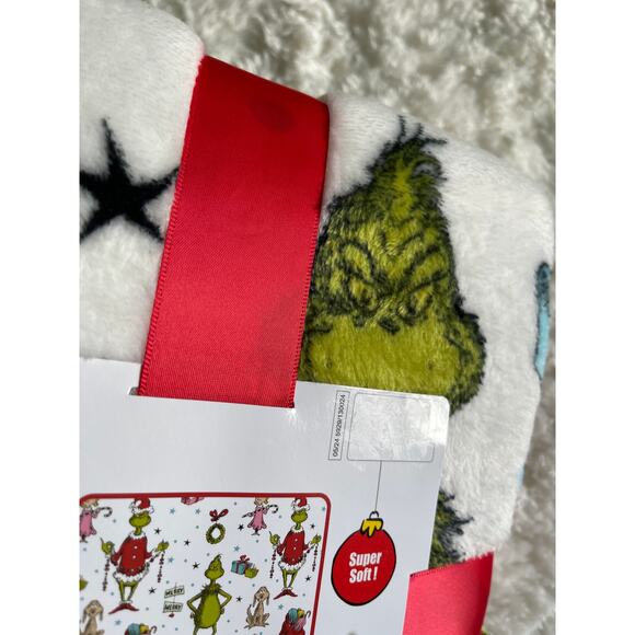 Dr. Seuss The Grinch Throw with Character Christmas Pillow Plush Set NEW Green - Picture 5 of 10
